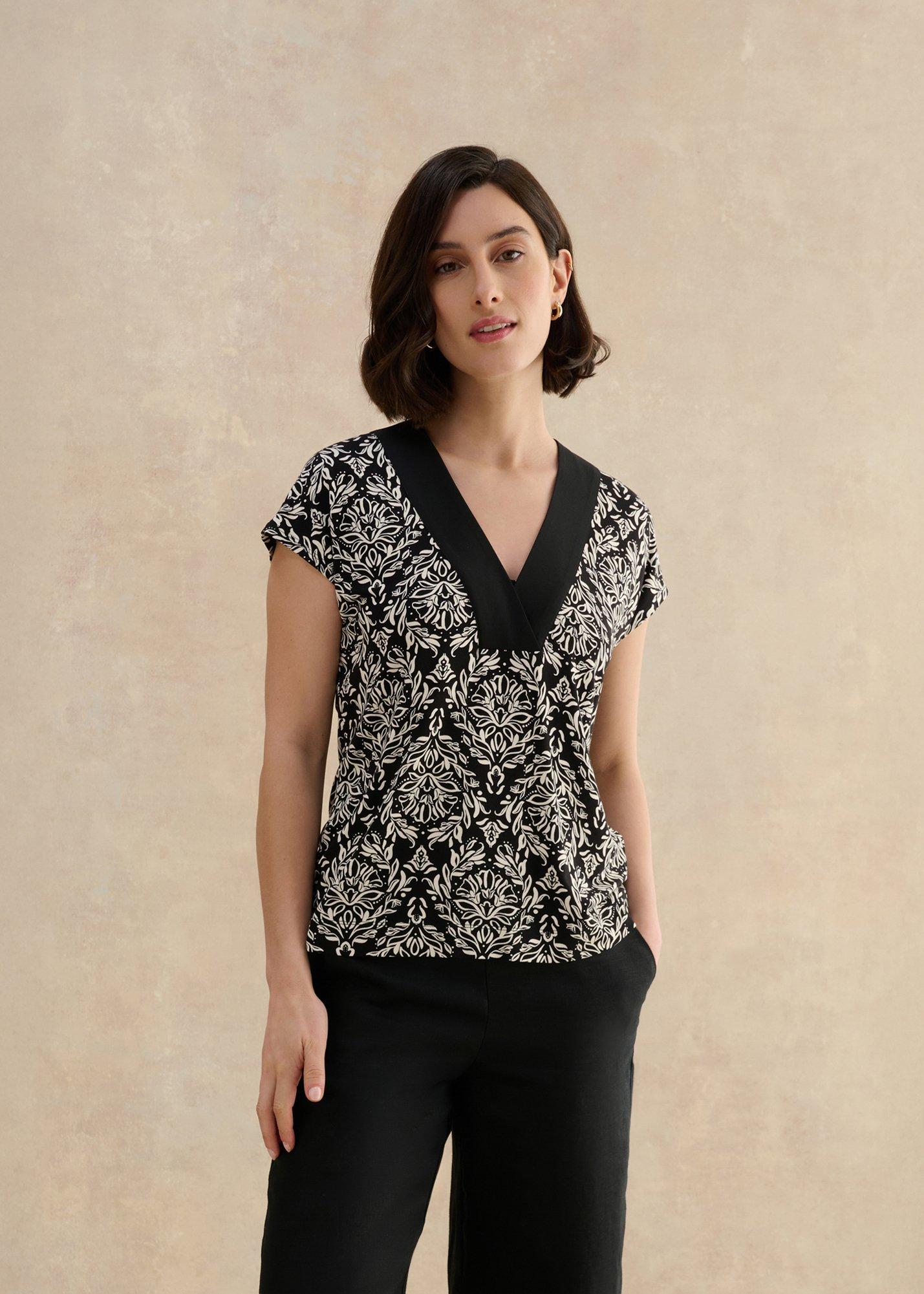 Jonie Printed V- neck Top