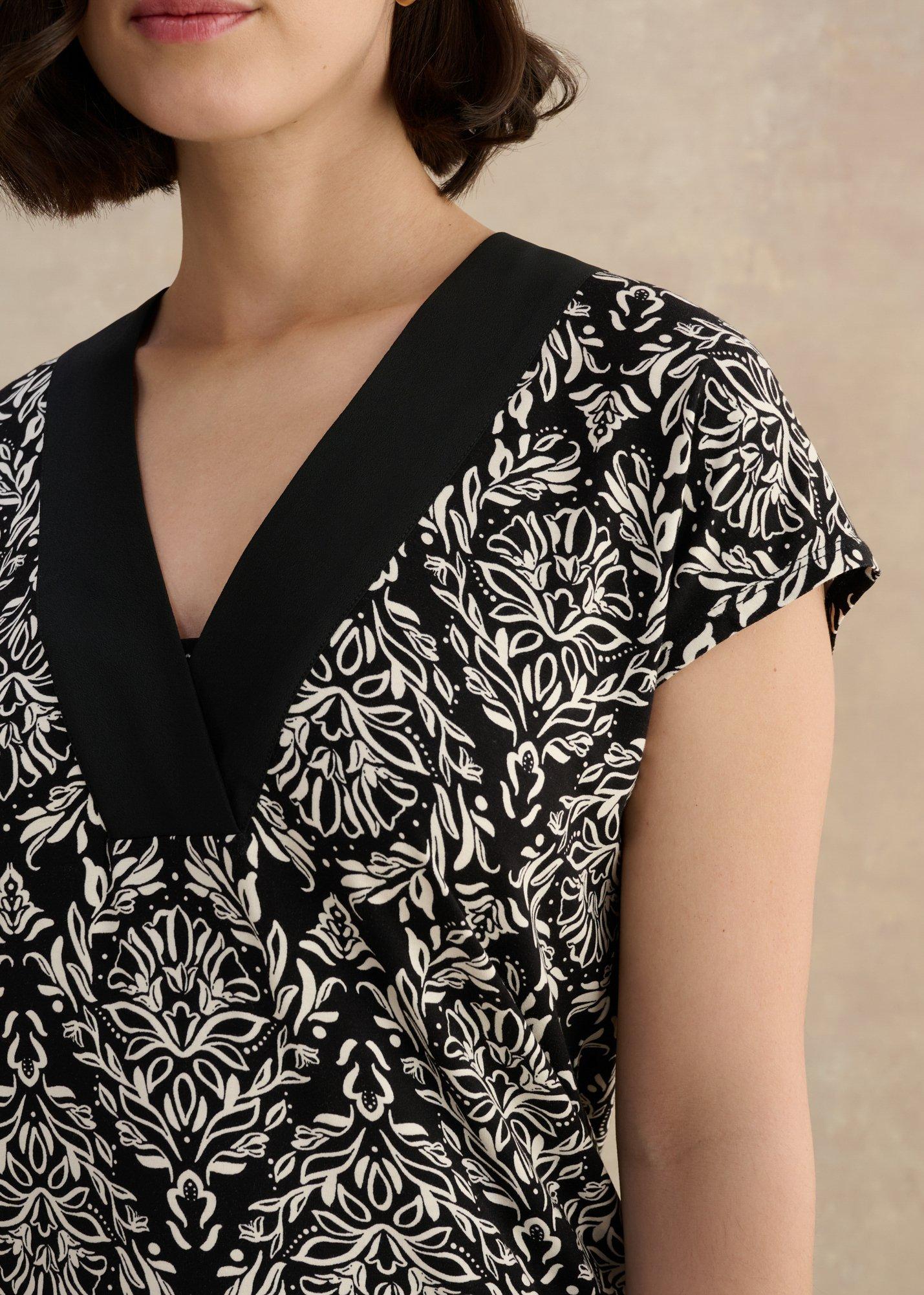 Jonie Printed V- neck Top, Black Ivory, hi-res