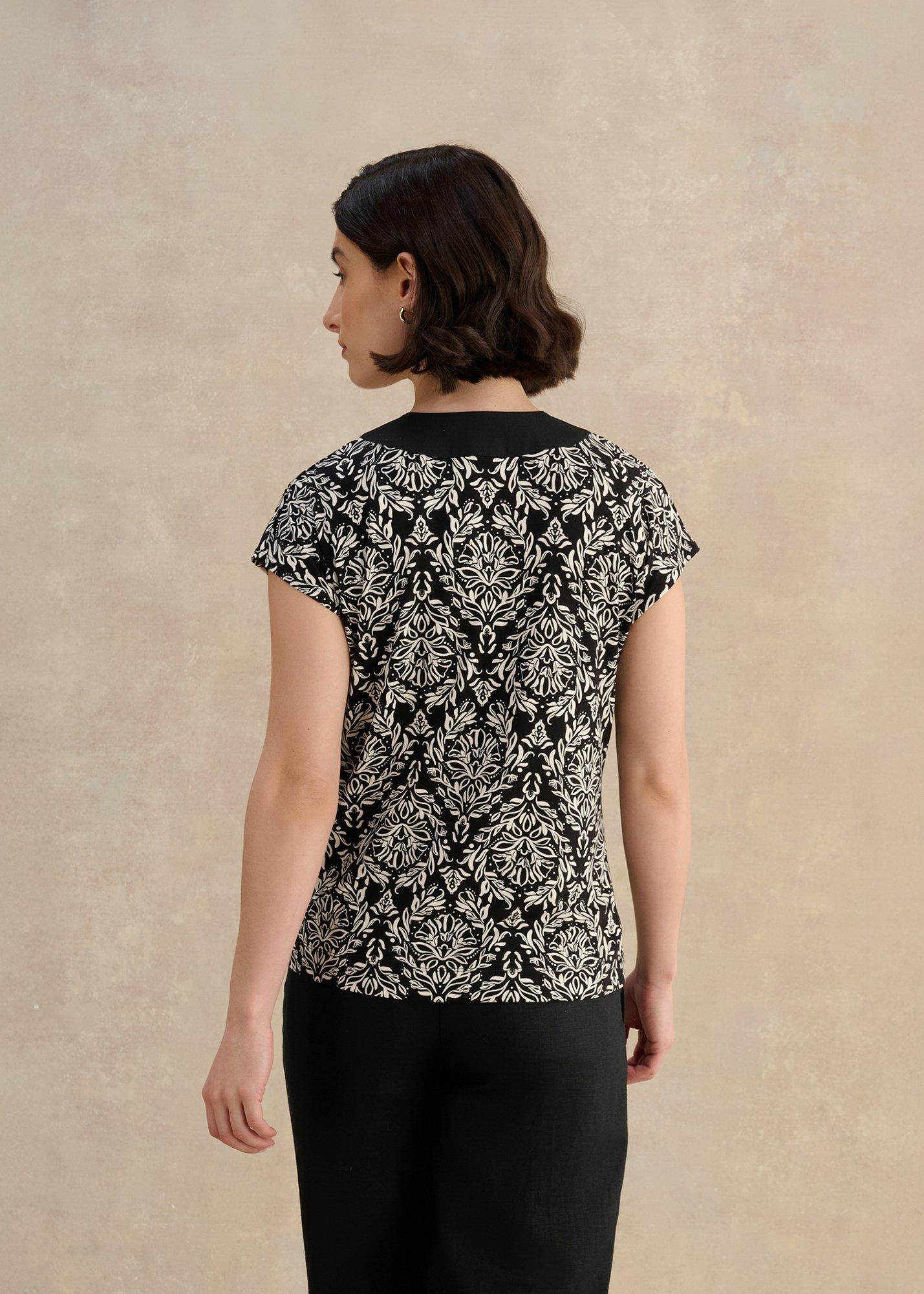 Jonie Printed V- neck Top, Black Ivory, hi-res